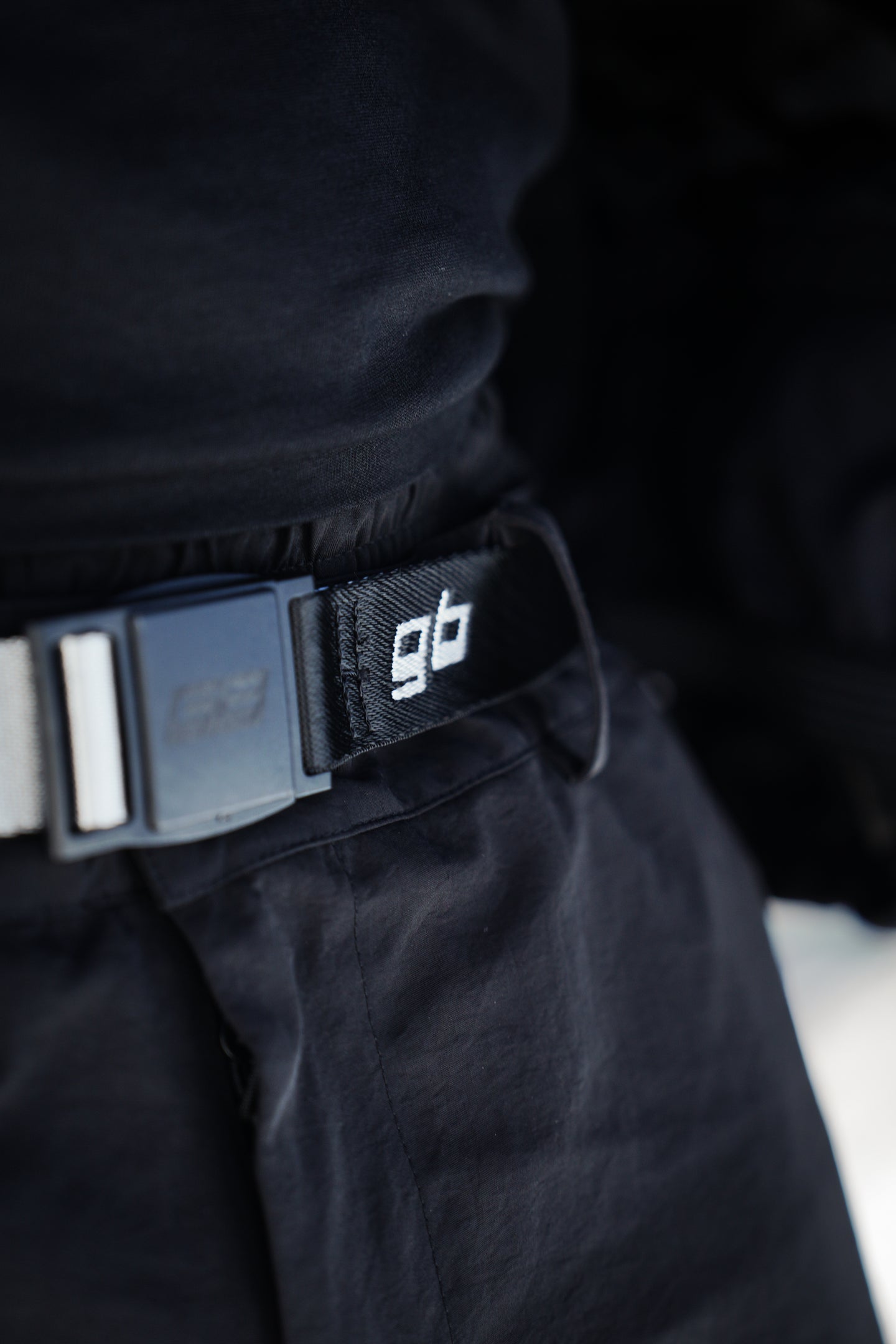 Summit Magnetic Belt – Black and Light Grey