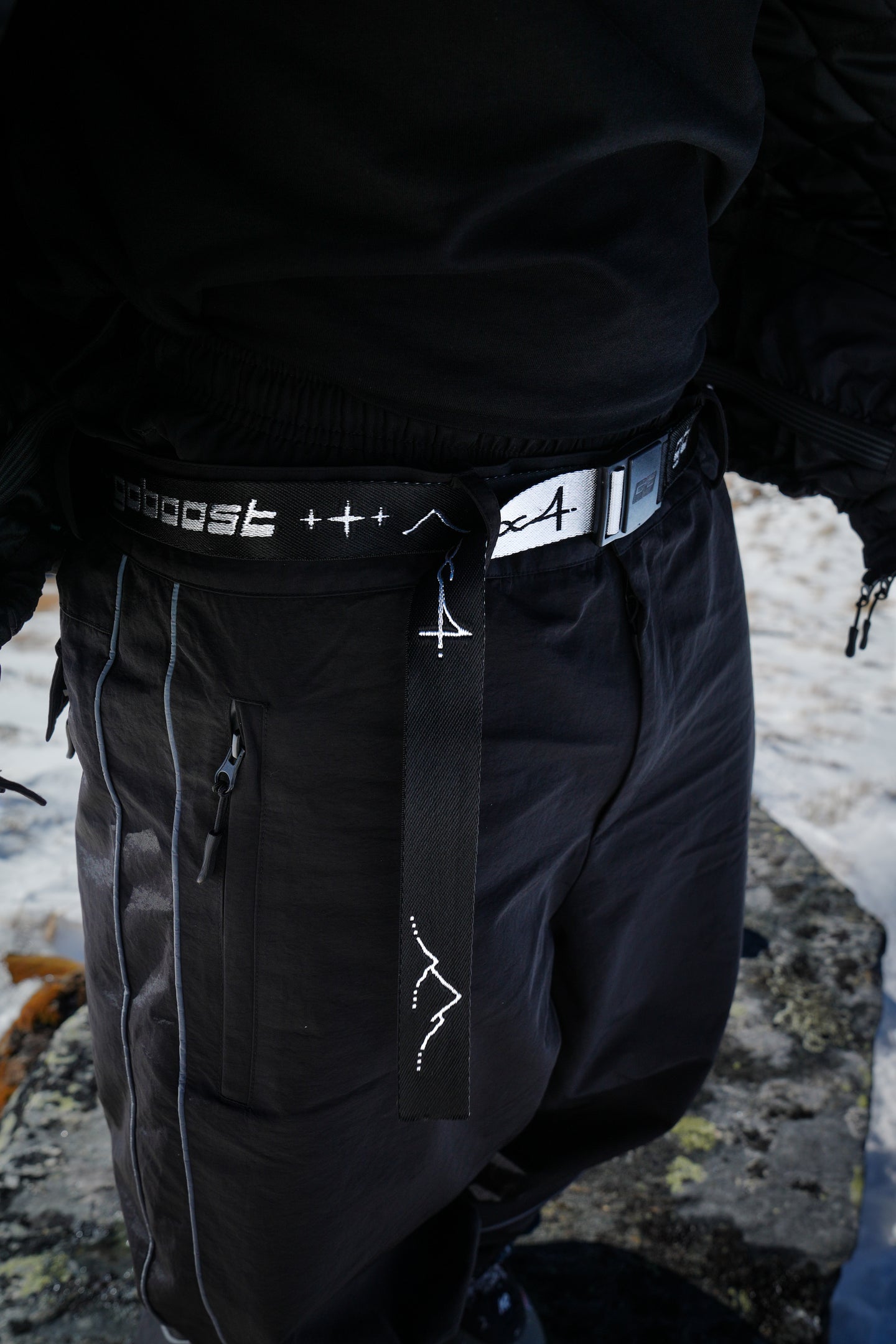 Summit Magnetic Belt – Black and Light Grey