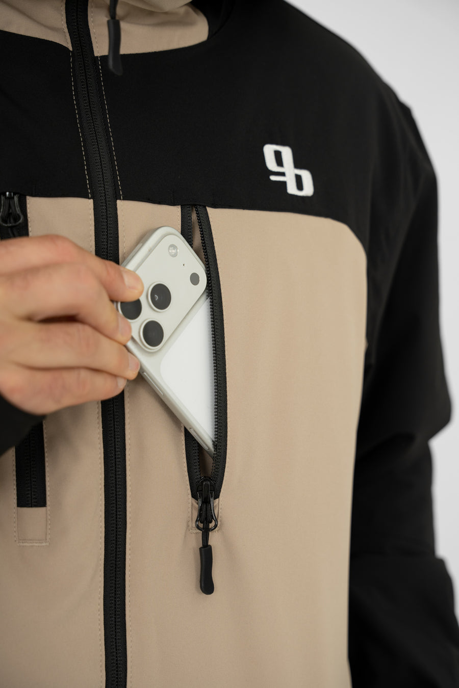 Signature Insulated Jacket – Beige/Black