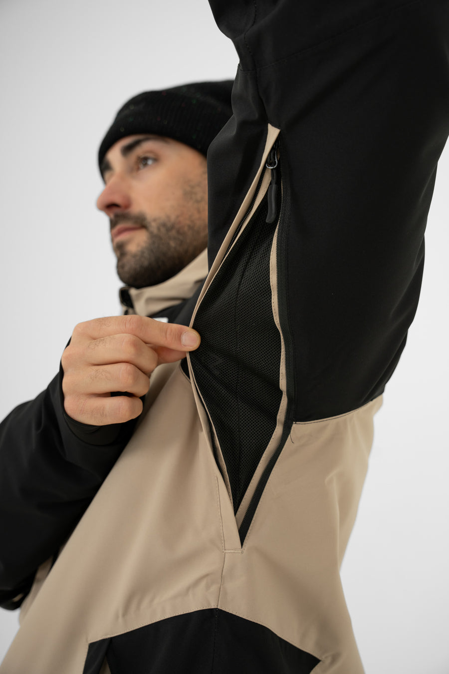 Signature Insulated Jacket – Beige/Black