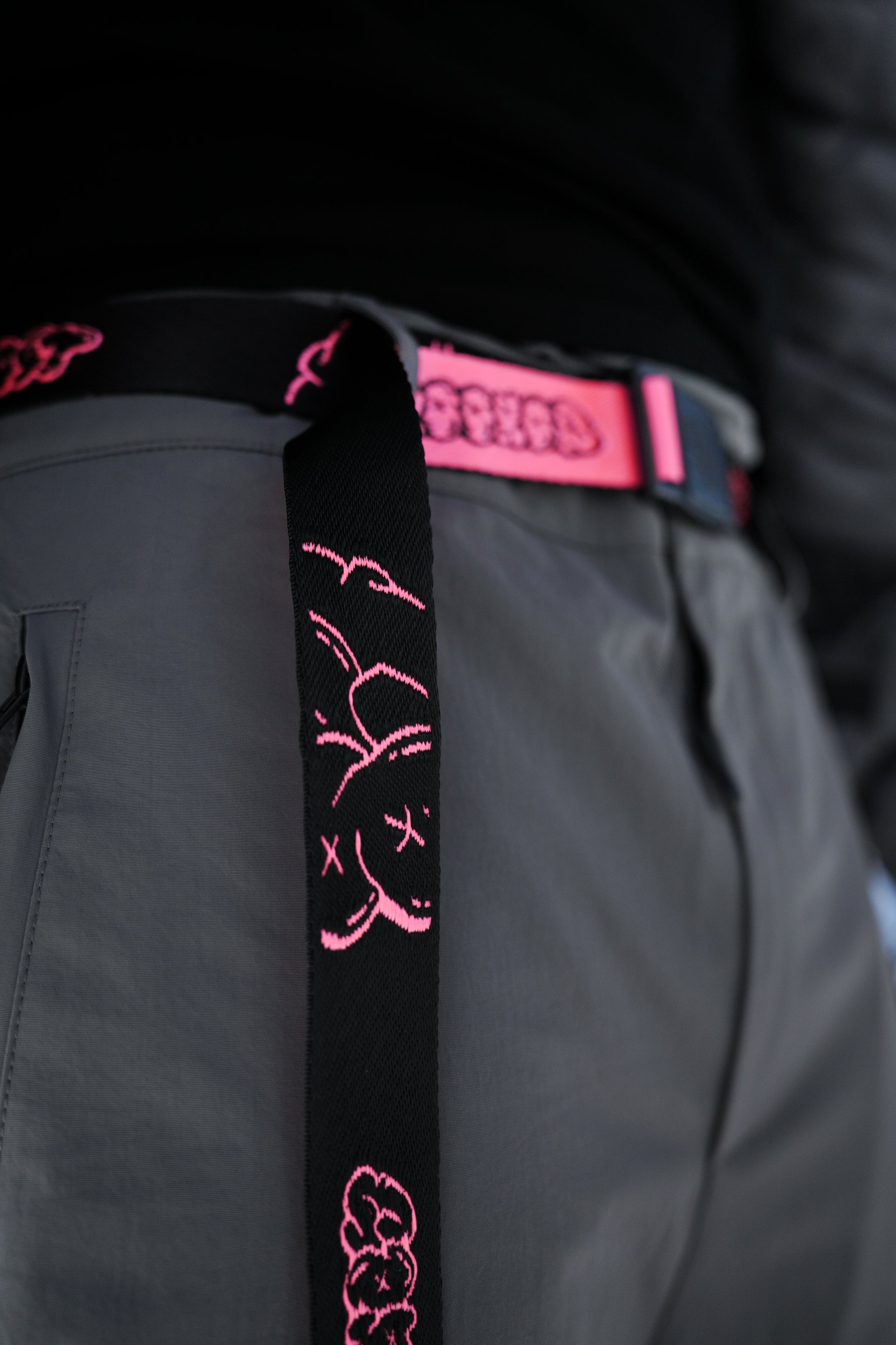 Graffiti Magnetic Belt - Black and Pink