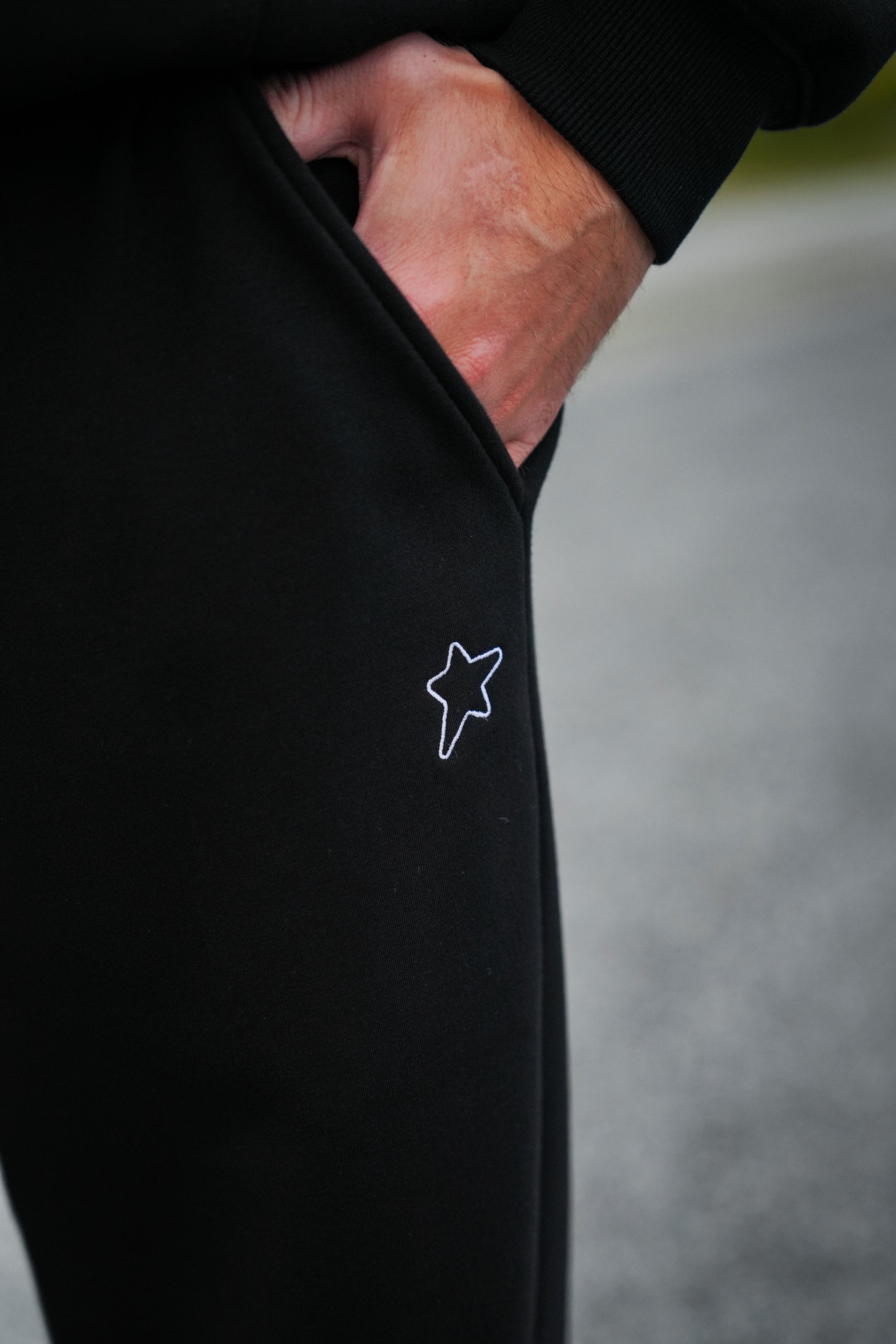 Core Line Jogger - Black