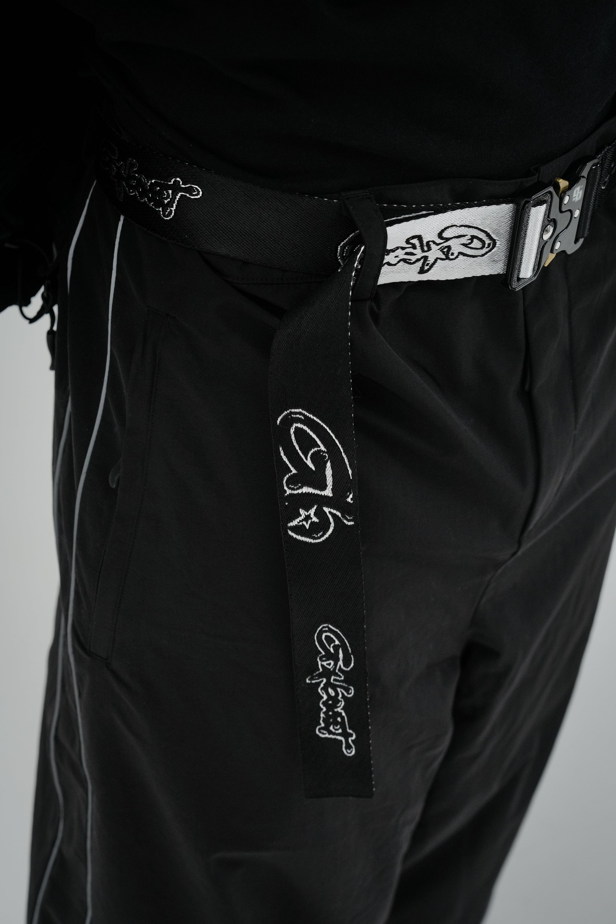 Graffiti Metal Belt - Grey